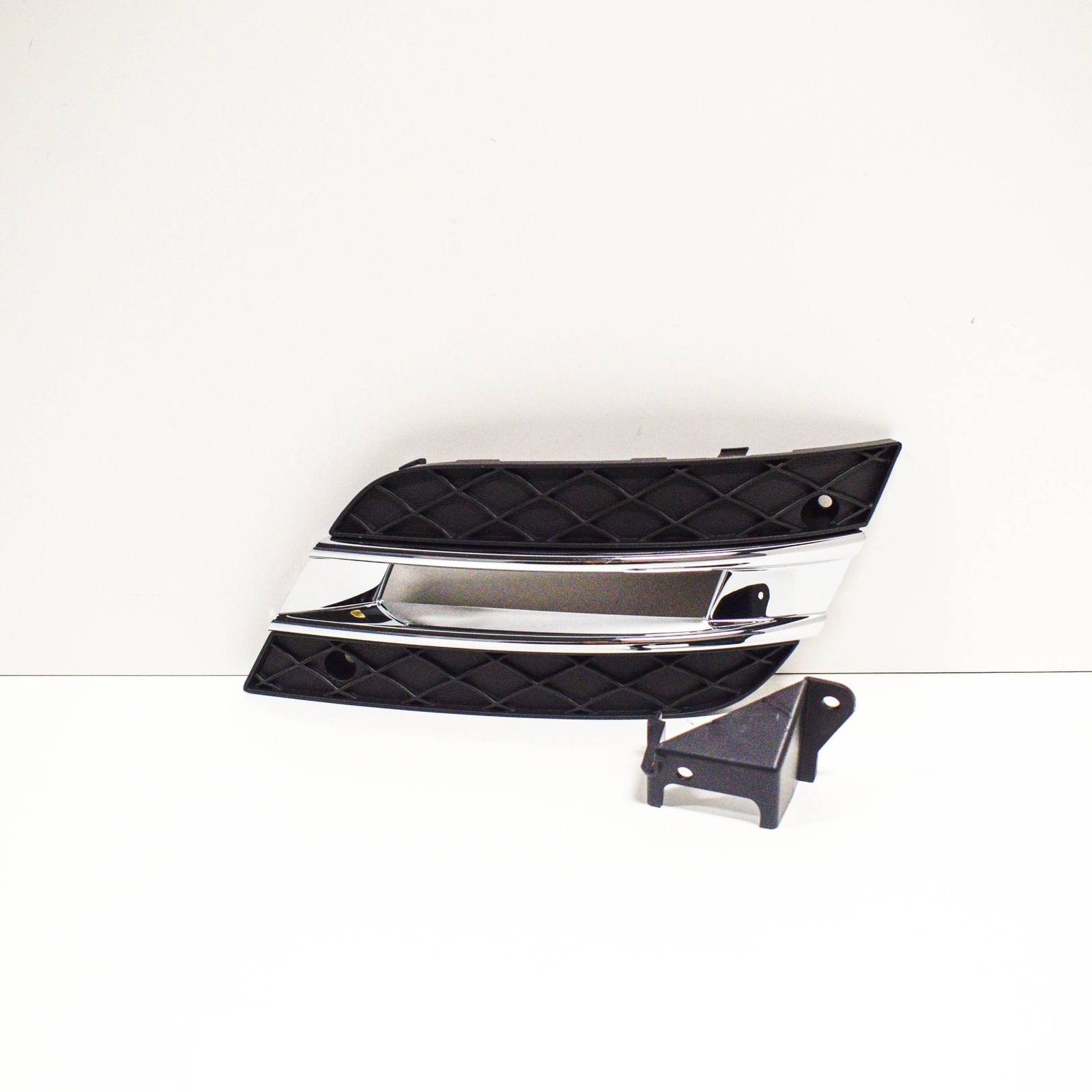 Mercedes Benz Front Left Bumper Grille (1648801924) for Mercedes-Benz ML500 2002 - 2007
