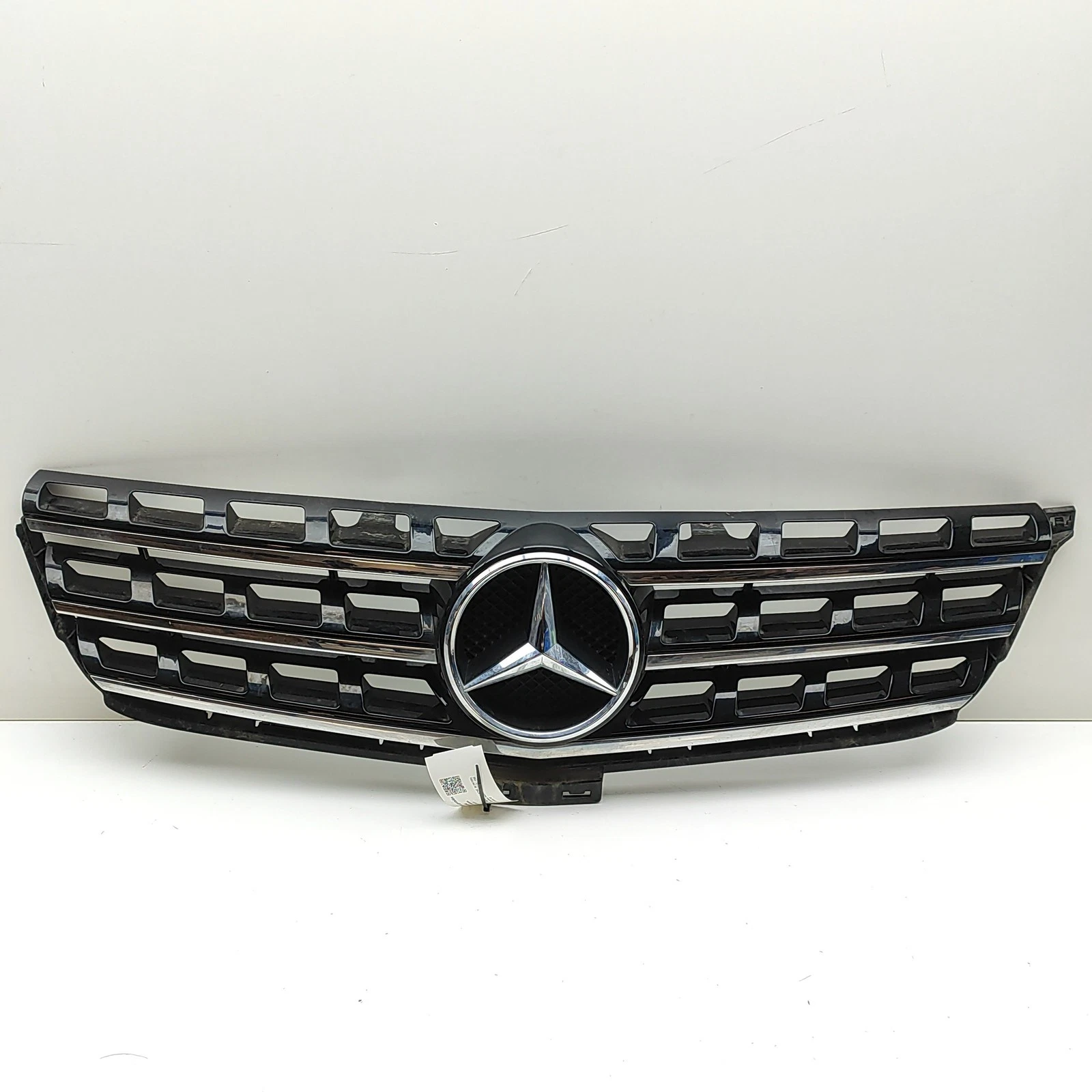 Mercedes Benz Radiator Shell (16688000859982) for Mercedes-Benz models