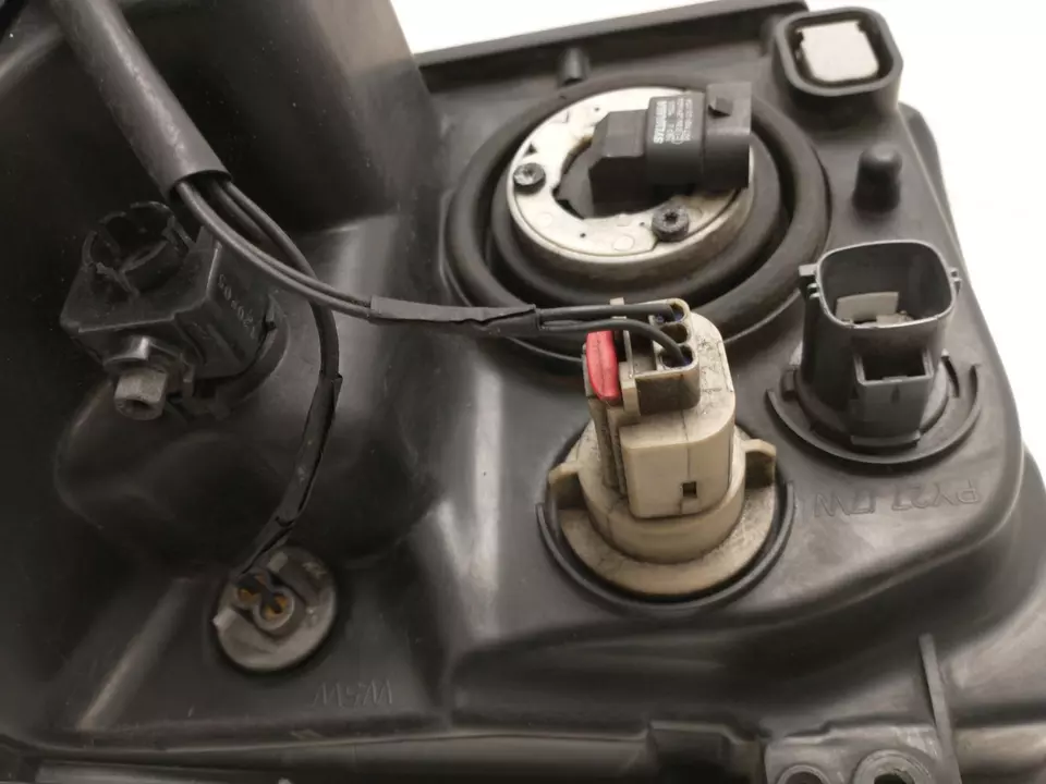 Chrysler Mopar Headlamp Right (68049166AA) - Image 3