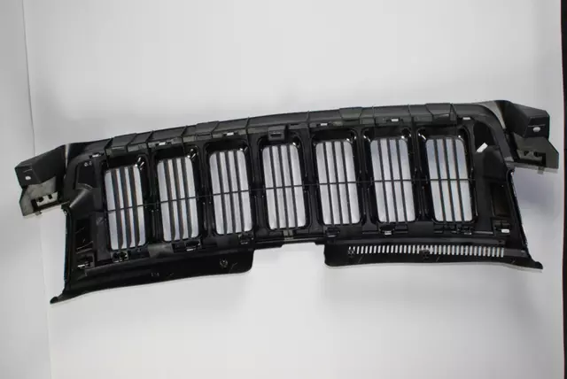 Mopar Radiator Grille (55079377AE) - Image 3