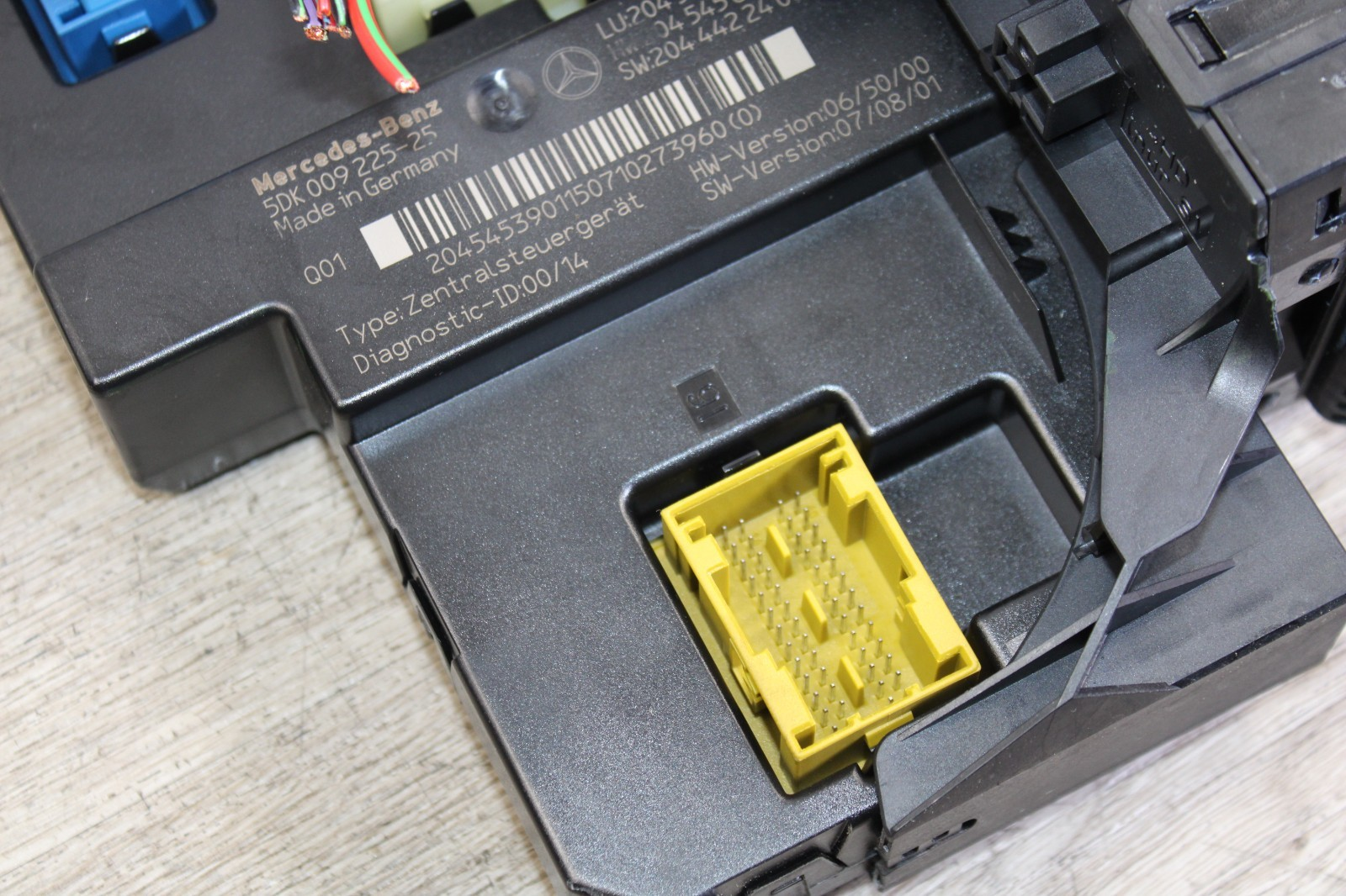 Mercedes Benz Exchange Elec Center, Base Module 204-906-77-02-64 for W204 C-Class (2008 - 2012) - Nairobi