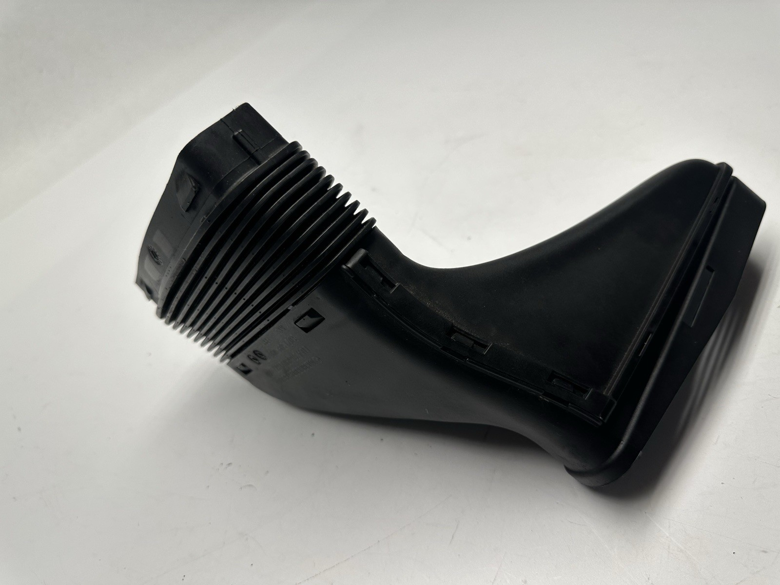 Mercedes Benz Air Intake Hose 276-090-21-82 for W212, W211 E-Class (2006 - 2016) and W205, W204, W203 C-Class (2006 - 2015) - Nairobi