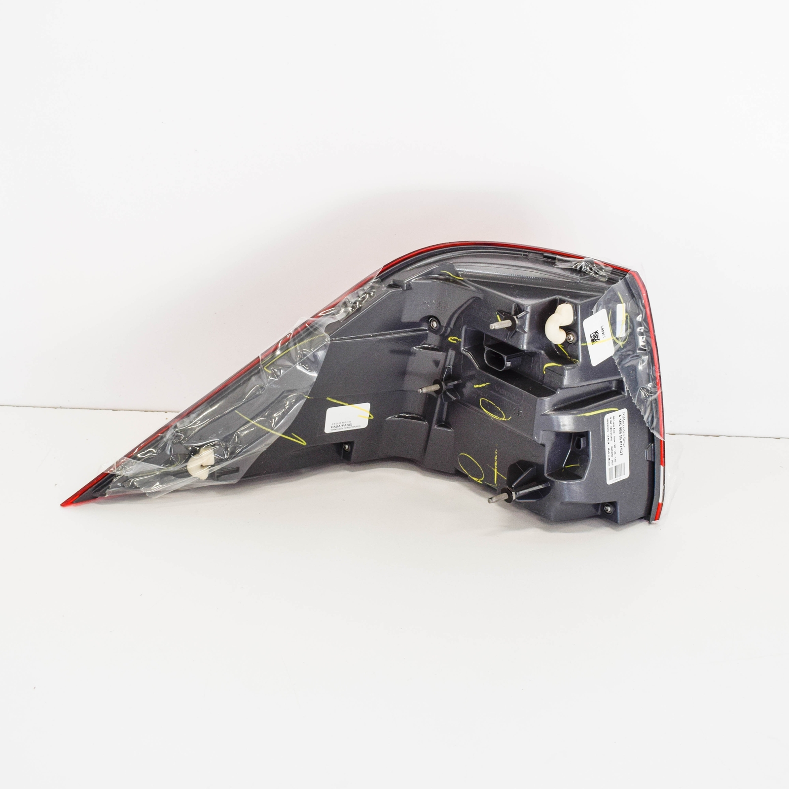 Mercedes Benz Rear Right Taillight 166-906-56-01 for W166 GLE (2016 - 2019) and W164 ML (2006 - 2015) - Nairobi