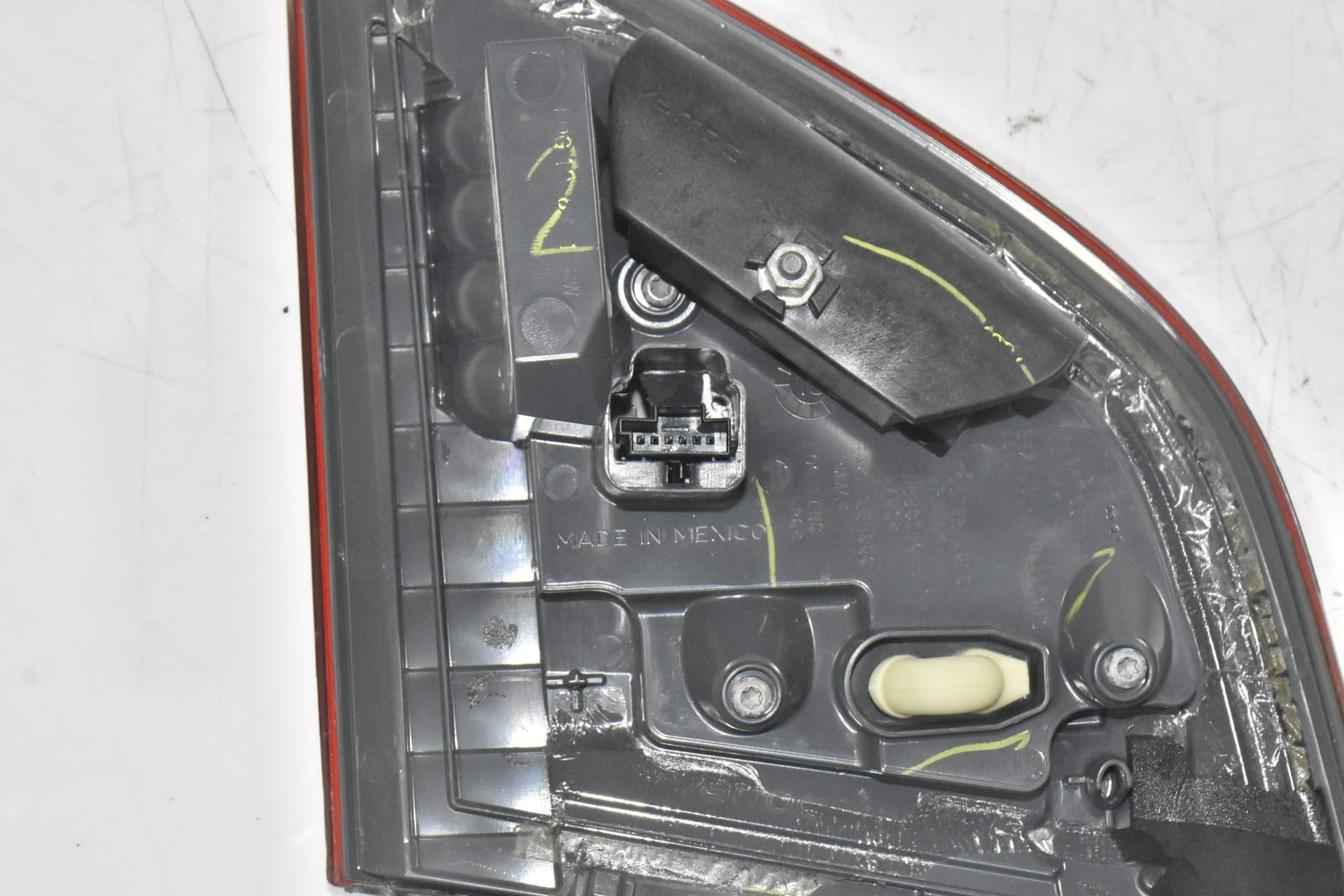 Mercedes Benz Rear Left Tail Light 166-906-59-01 for W166 GLE (2016 - 2019) and W164 ML (2006 - 2015) - Nairobi
