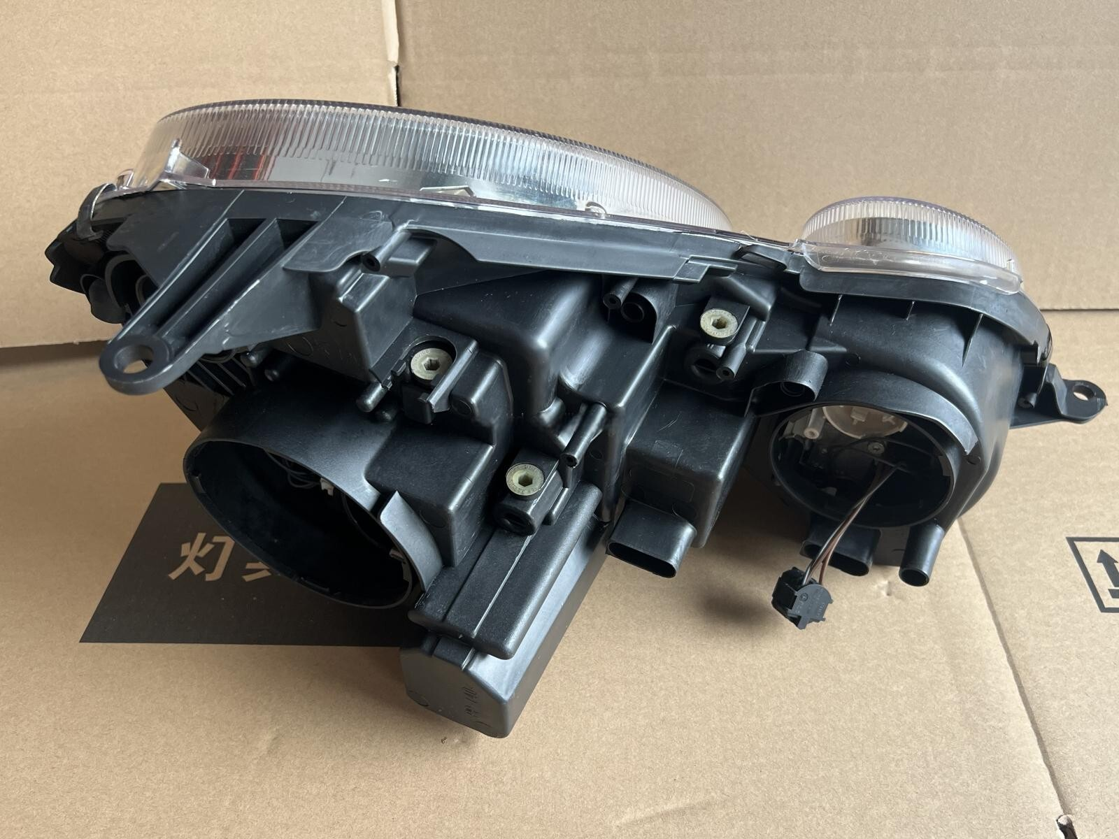 Mercedes Benz Front Left Headlight 211-820-29-61 for W211 E-Class - Nairobi