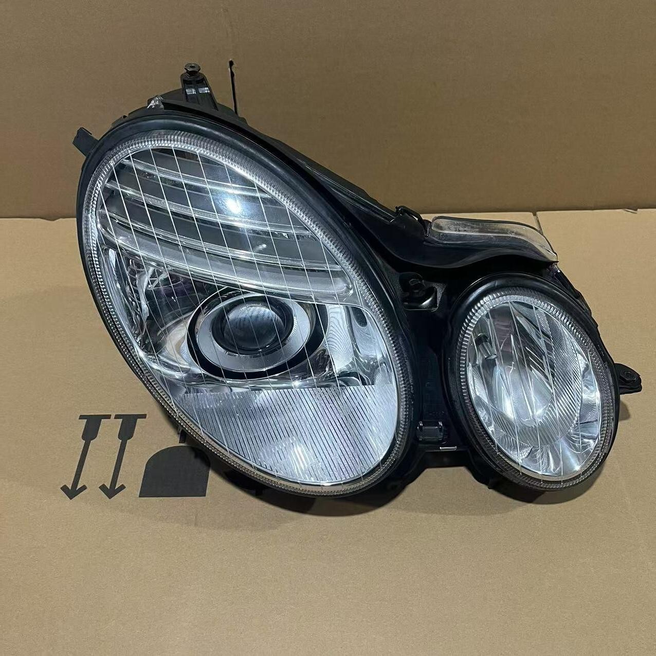 Mercedes Benz Xenon Right Headlight 211-820-52-61 for W211, W210 E-Class (1994 - 2009) - Nairobi