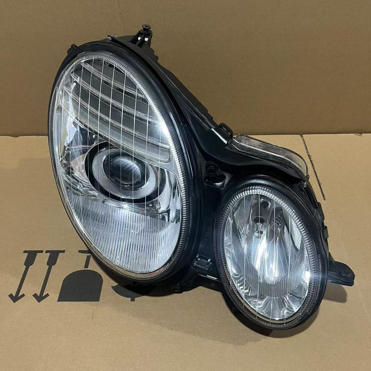 Mercedes Benz Xenon Right Headlight 211-820-52-61 for W211, W210 E-Class (1994 - 2009) - Nairobi