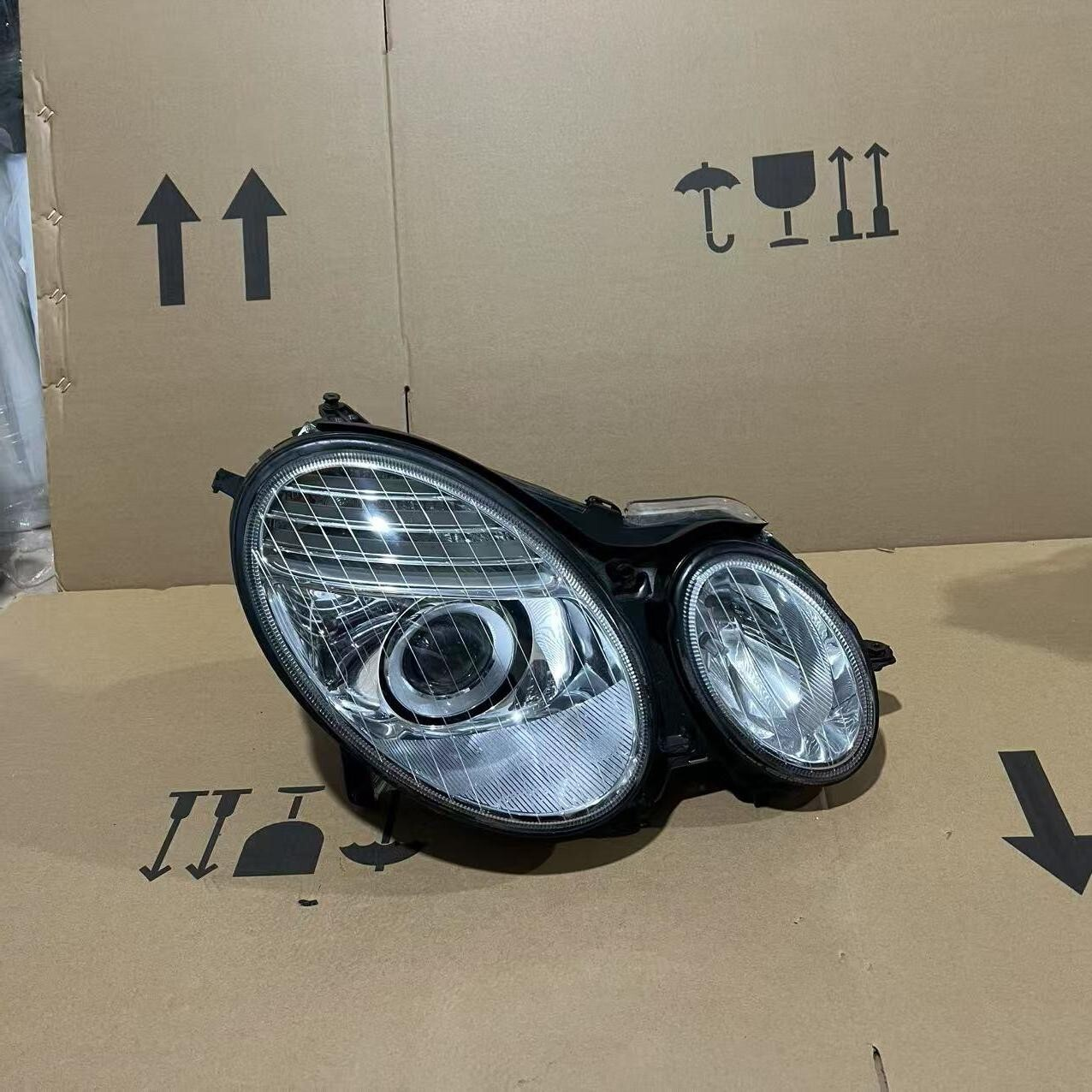 Mercedes Benz Xenon Right Headlight 211-820-52-61 for W211, W210 E-Class (1994 - 2009) - Nairobi